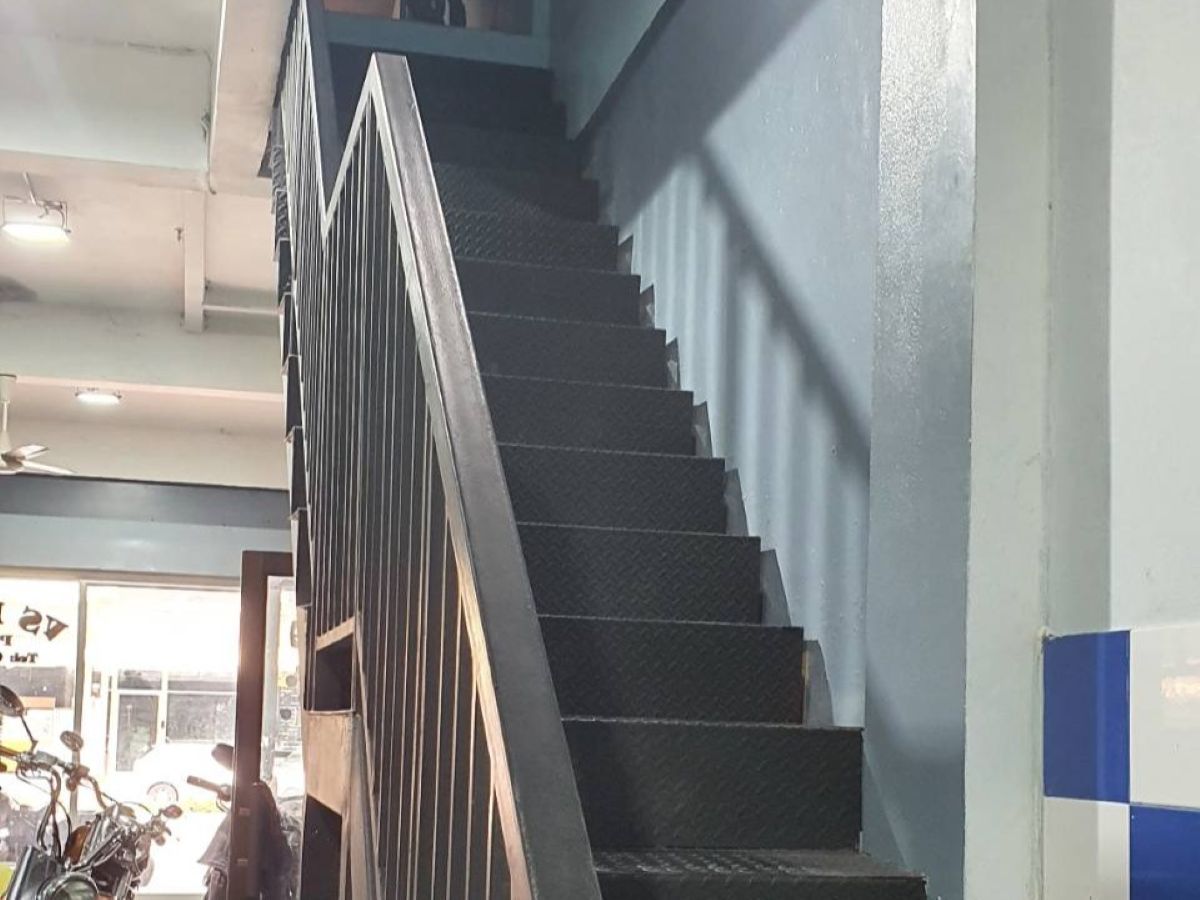 BS0021 -Commercial Building for Sale in Thepprasit Rd.