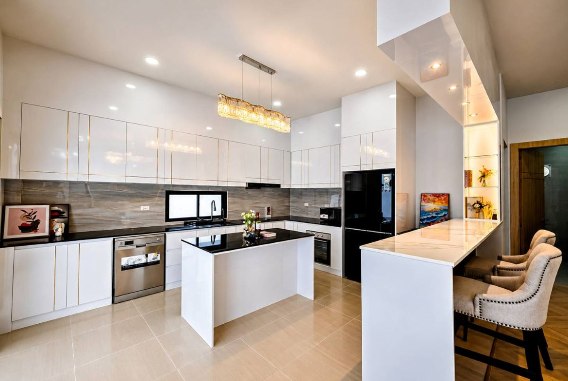 HS1500 – 4Bedroom Pool Villa House for Sale in VJ Land in Soi Siam Country Club