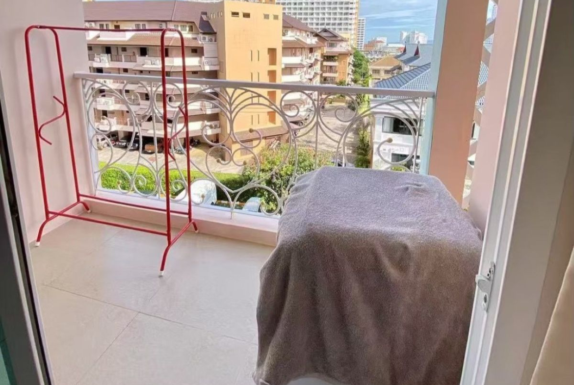 CR0303 – 1Bedroom Condominium For Rent in Grande Caribbean Condo in Thap Praya rd