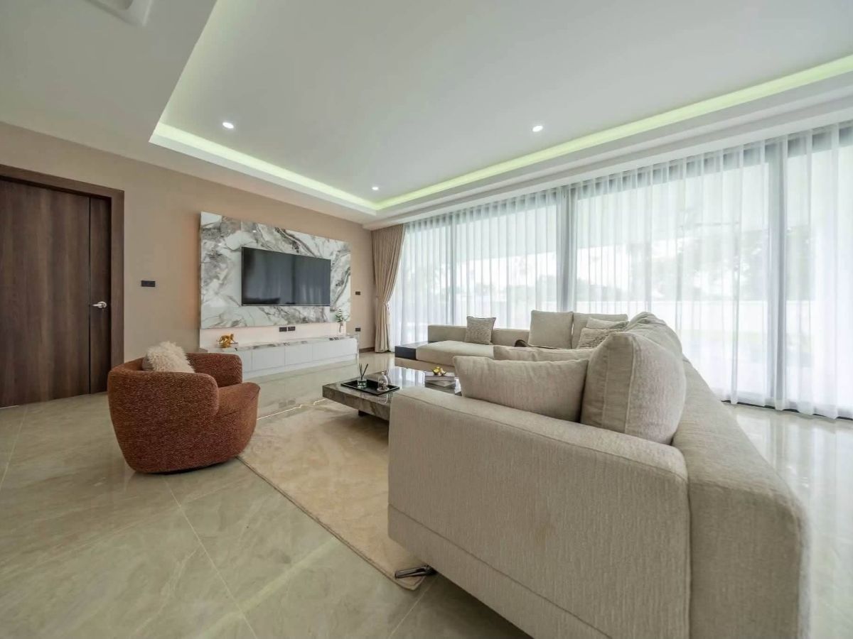 HS1502 – 5Bedroom Luxury Pool Villa House for Sale in Huay Yai