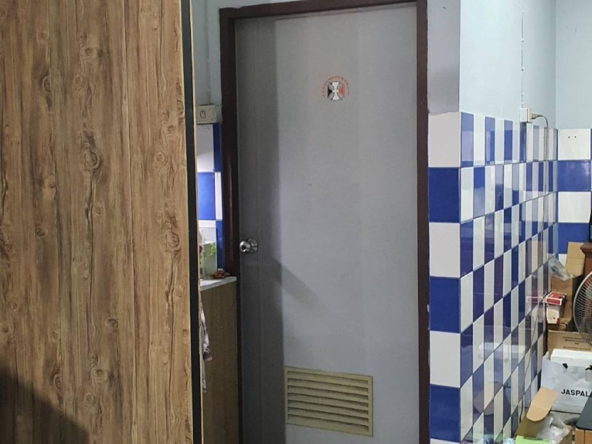 BS0021 -Commercial Building for Sale in Thepprasit Rd.