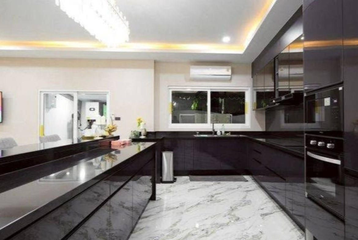 HS1495 – 7Bedroom Pool Villa for Sale and Rent in The White House in Jomtien