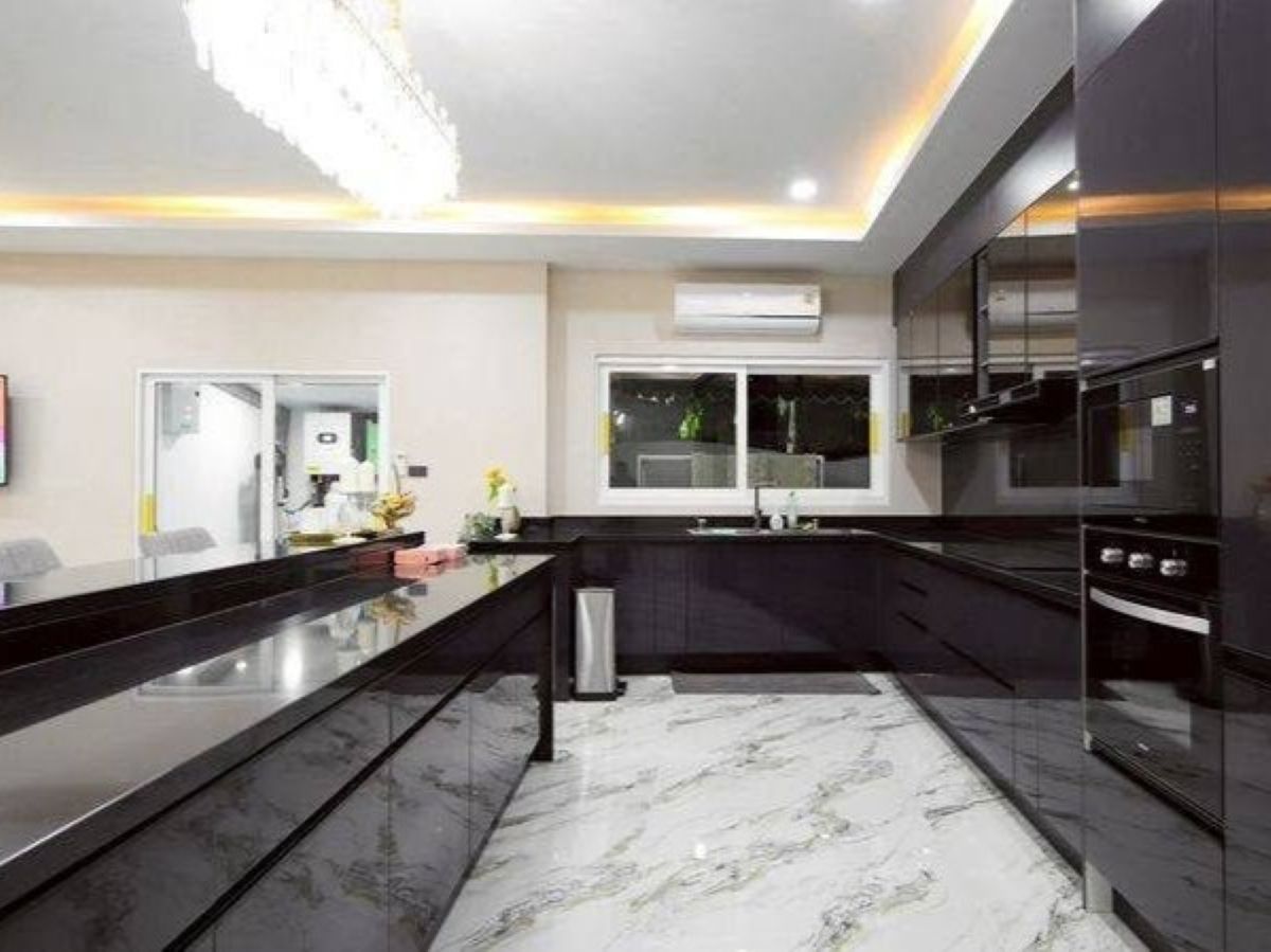 HS1495 – 7Bedroom Pool Villa for Sale and Rent in The White House in Jomtien