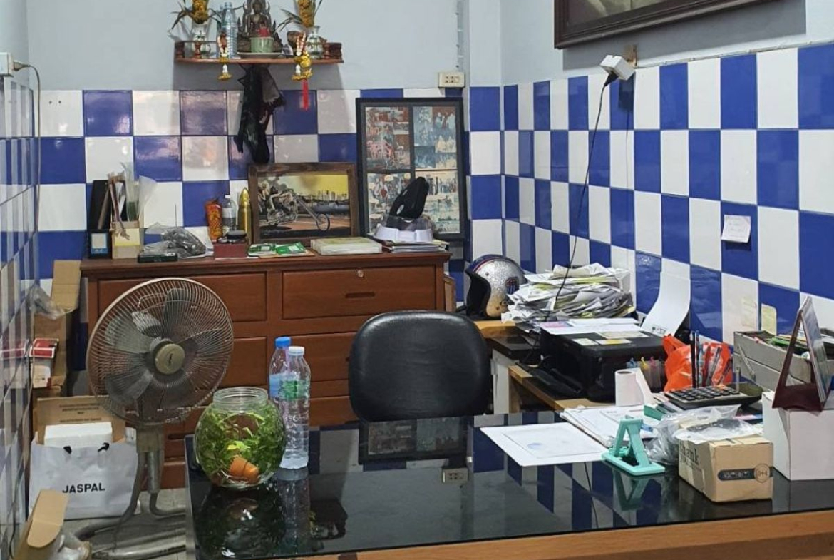 BS0021 -Commercial Building for Sale in Thepprasit Rd.