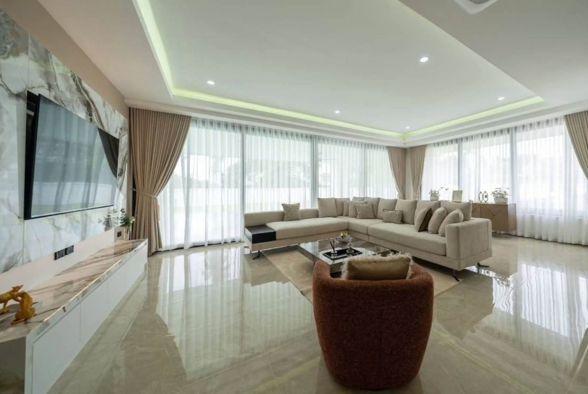HS1502 – 5Bedroom Luxury Pool Villa House for Sale in Huay Yai