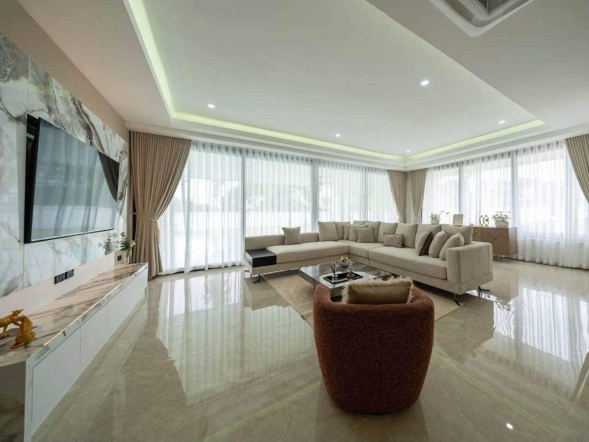 HS1502 – 5Bedroom Luxury Pool Villa House for Sale in Huay Yai
