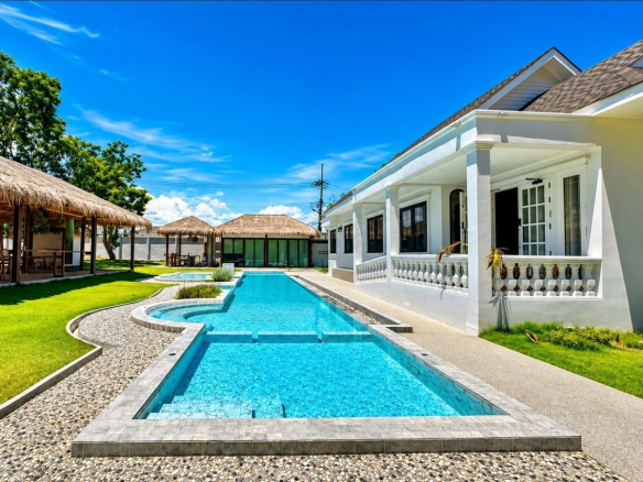 HR0893 – 4Bedroom Pool Villa Style Resort for Rent in Huay Yai