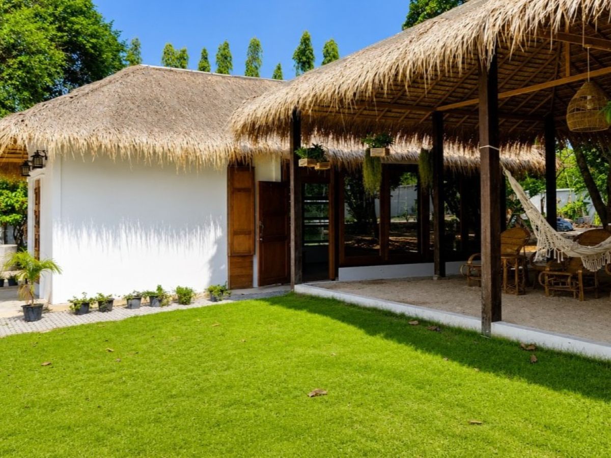 HR0893 – 4Bedroom Pool Villa Style Resort for Rent in Huay Yai