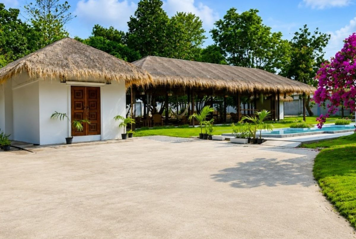 HR0893 – 4Bedroom Pool Villa Style Resort for Rent in Huay Yai