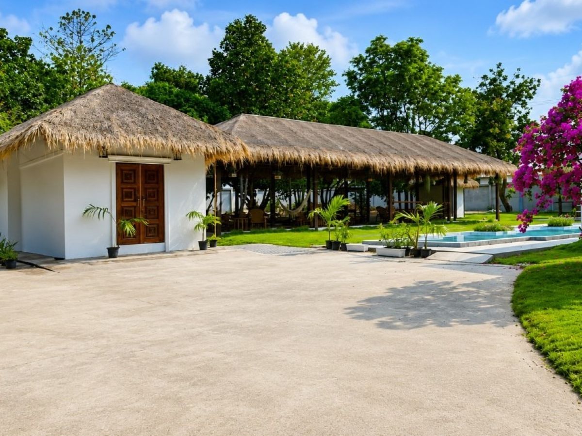 HR0893 – 4Bedroom Pool Villa Style Resort for Rent in Huay Yai