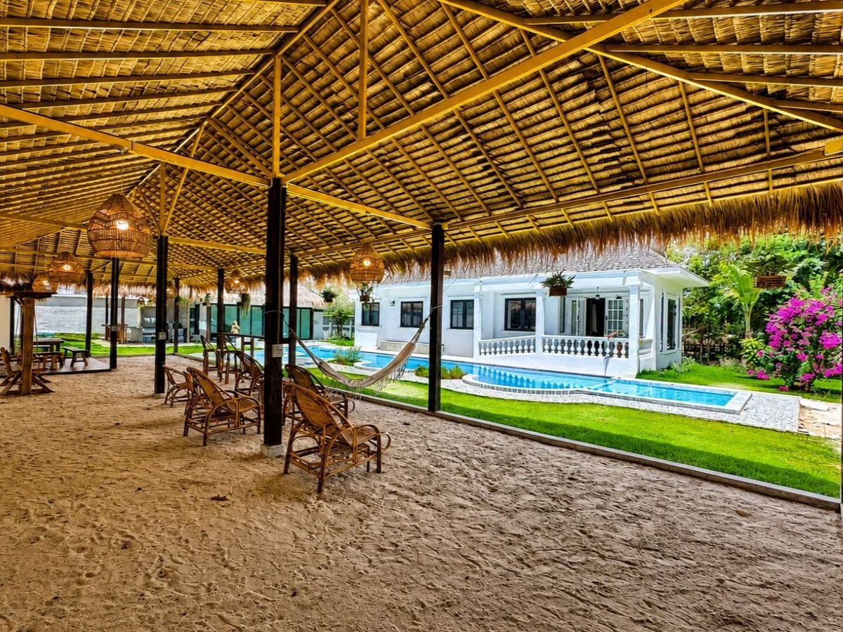 HR0893 – 4Bedroom Pool Villa Style Resort for Rent in Huay Yai