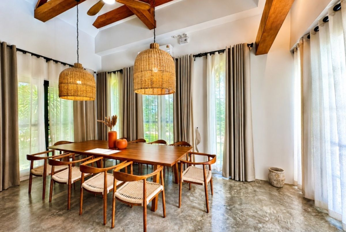 HR0893 – 4Bedroom Pool Villa Style Resort for Rent in Huay Yai