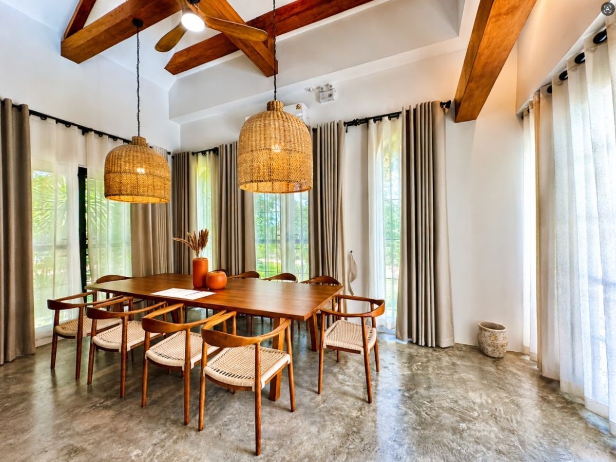 HR0893 – 4Bedroom Pool Villa Style Resort for Rent in Huay Yai