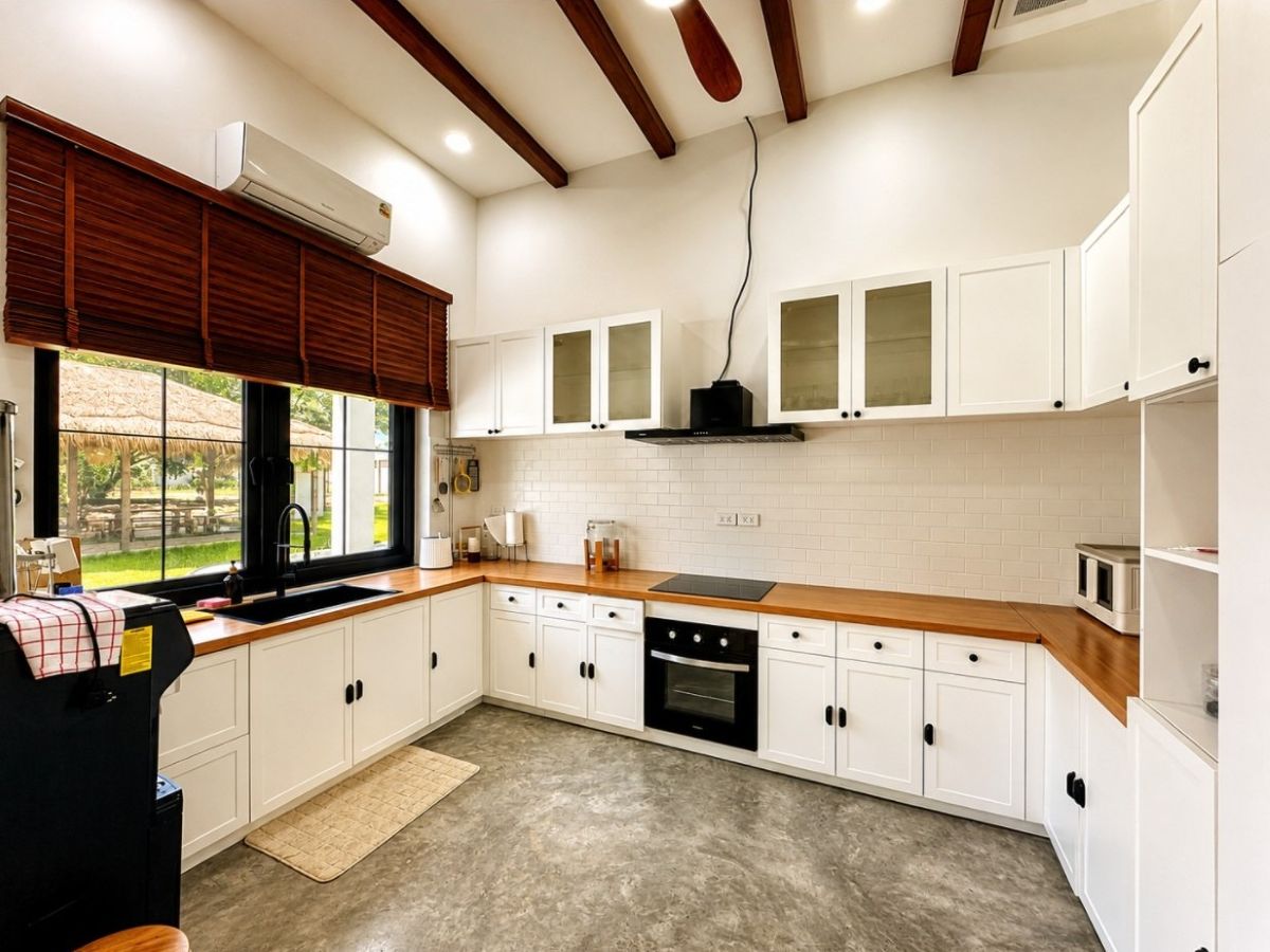 HR0893 – 4Bedroom Pool Villa Style Resort for Rent in Huay Yai