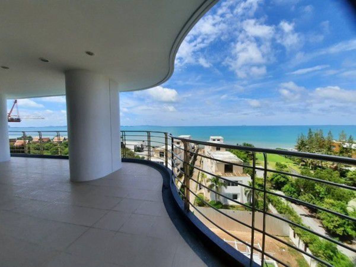 CS3019 – 3Bedroom Condominium for Sale/Rent in La Royal Beach in Na Jomtien