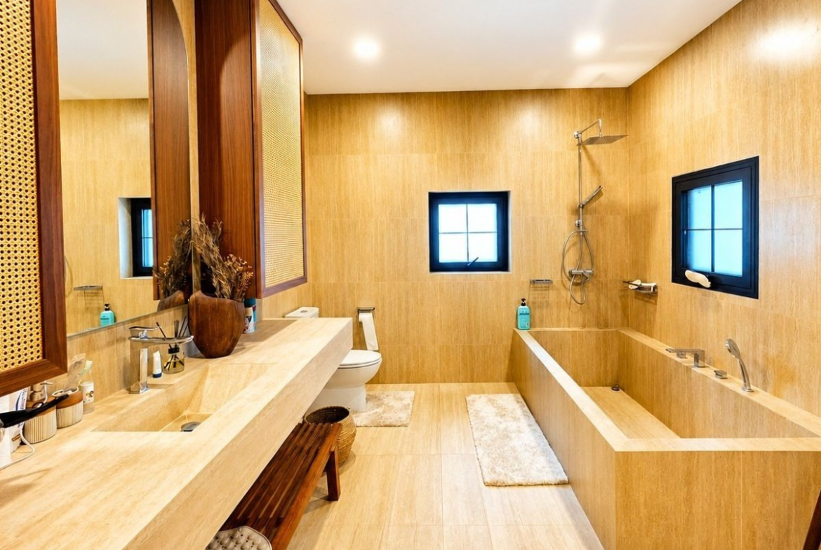 HR0893 – 4Bedroom Pool Villa Style Resort for Rent in Huay Yai