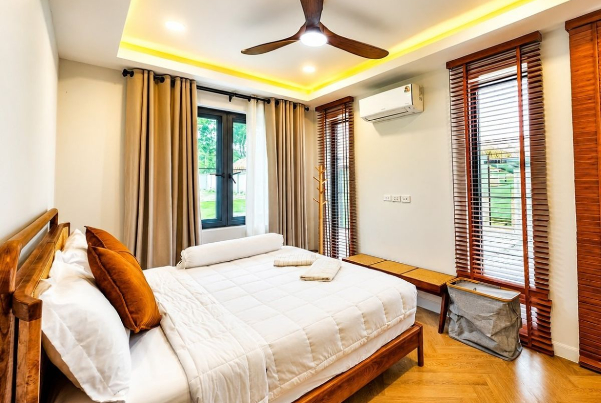HR0893 – 4Bedroom Pool Villa Style Resort for Rent in Huay Yai