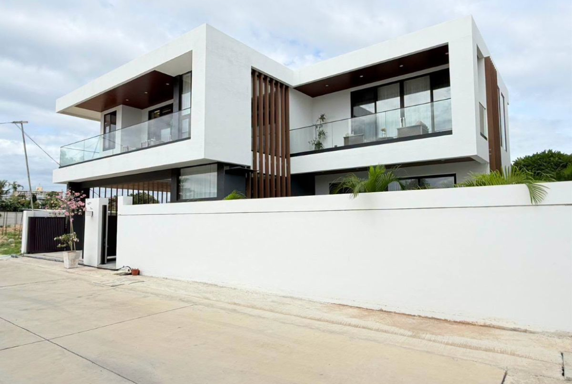 HS1510 – 4Bedroom Luxury Pool Villa House for Sale in Lavender Villa in Sukhumvit Rd.