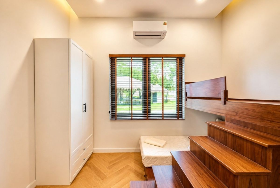 HR0893 – 4Bedroom Pool Villa Style Resort for Rent in Huay Yai
