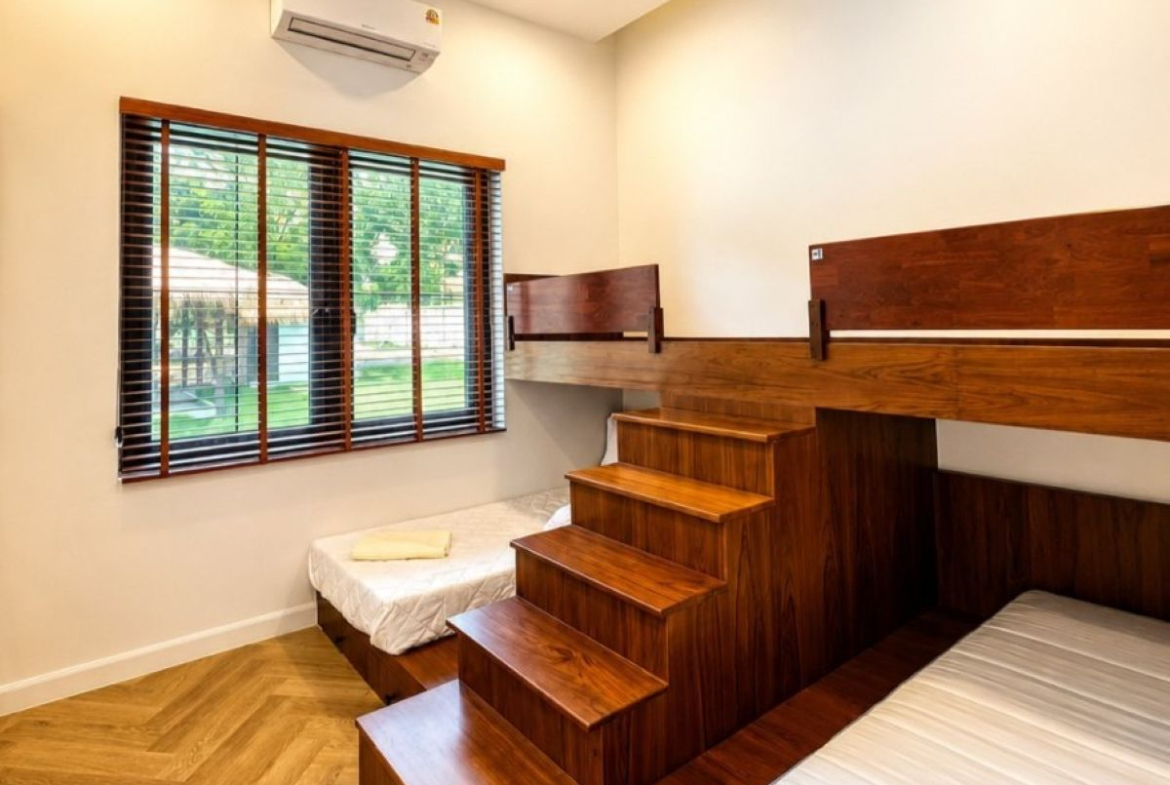 HR0893 – 4Bedroom Pool Villa Style Resort for Rent in Huay Yai