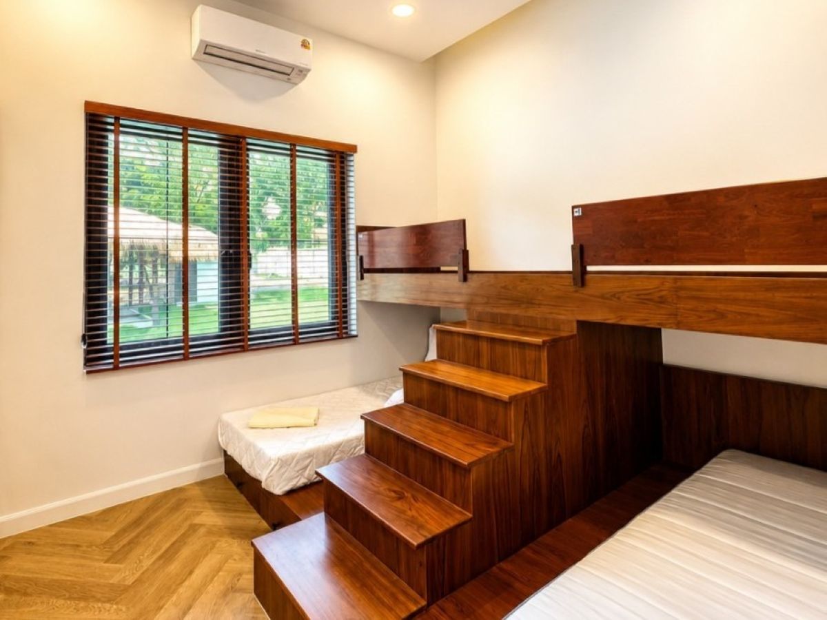 HR0893 – 4Bedroom Pool Villa Style Resort for Rent in Huay Yai
