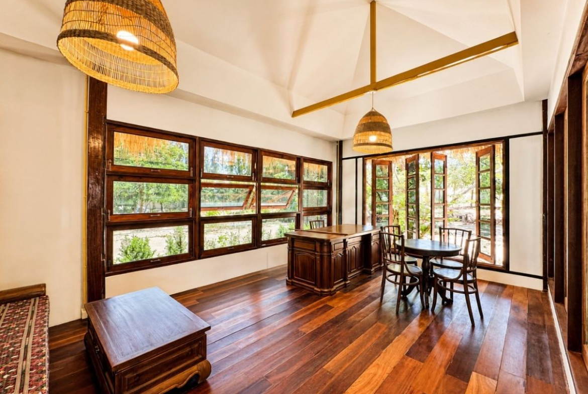 HR0893 – 4Bedroom Pool Villa Style Resort for Rent in Huay Yai