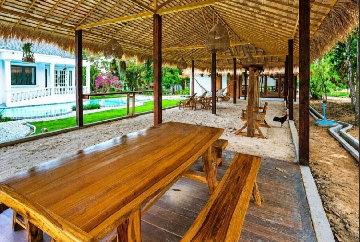 HR0893 – 4Bedroom Pool Villa Style Resort for Rent in Huay Yai