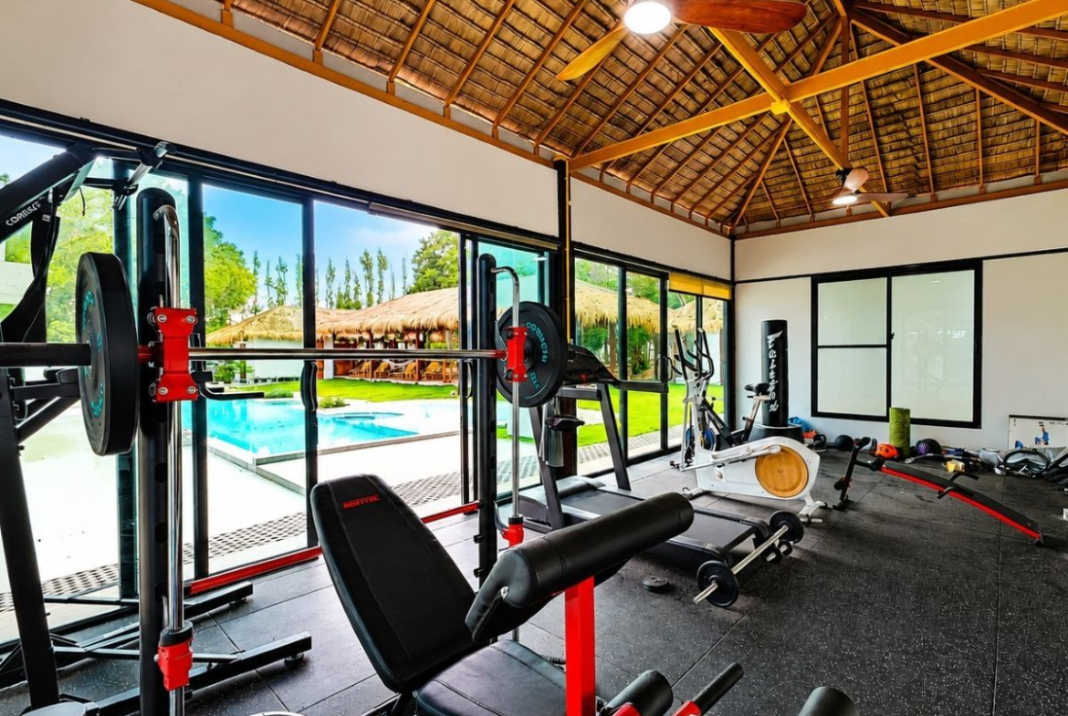 HR0893 – 4Bedroom Pool Villa Style Resort for Rent in Huay Yai