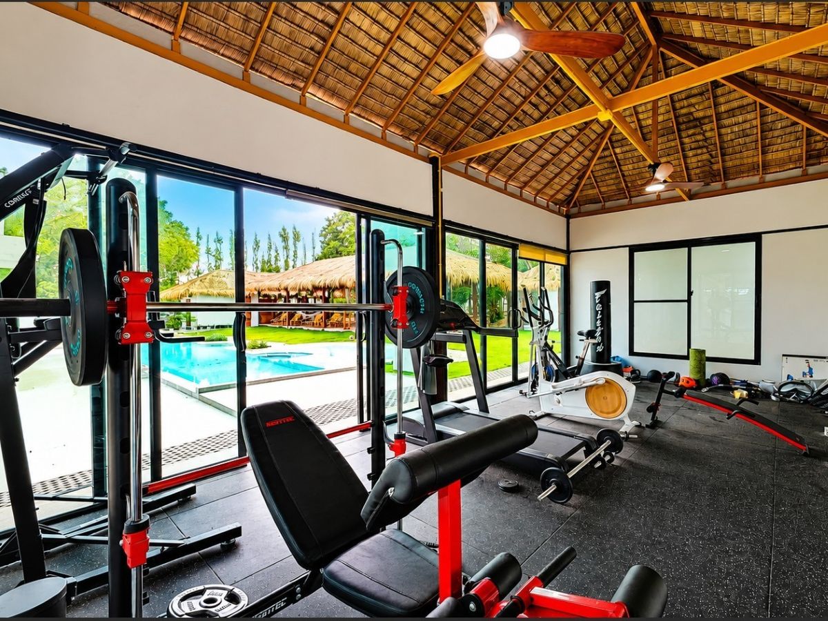 HR0893 – 4Bedroom Pool Villa Style Resort for Rent in Huay Yai