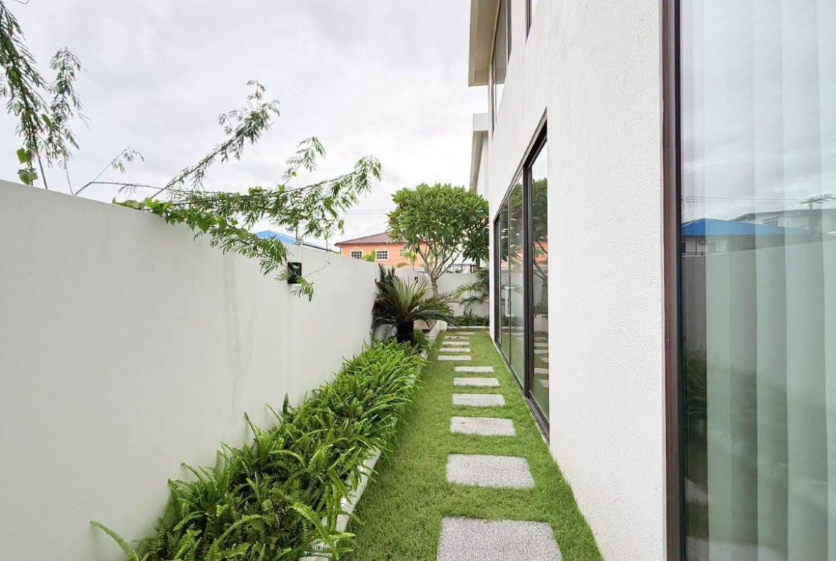 HS1510 – 4Bedroom Luxury Pool Villa House for Sale in Lavender Villa in Sukhumvit Rd.