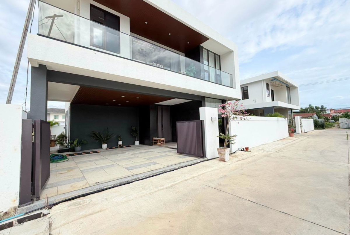 HS1510 – 4Bedroom Luxury Pool Villa House for Sale in Lavender Villa in Sukhumvit Rd.