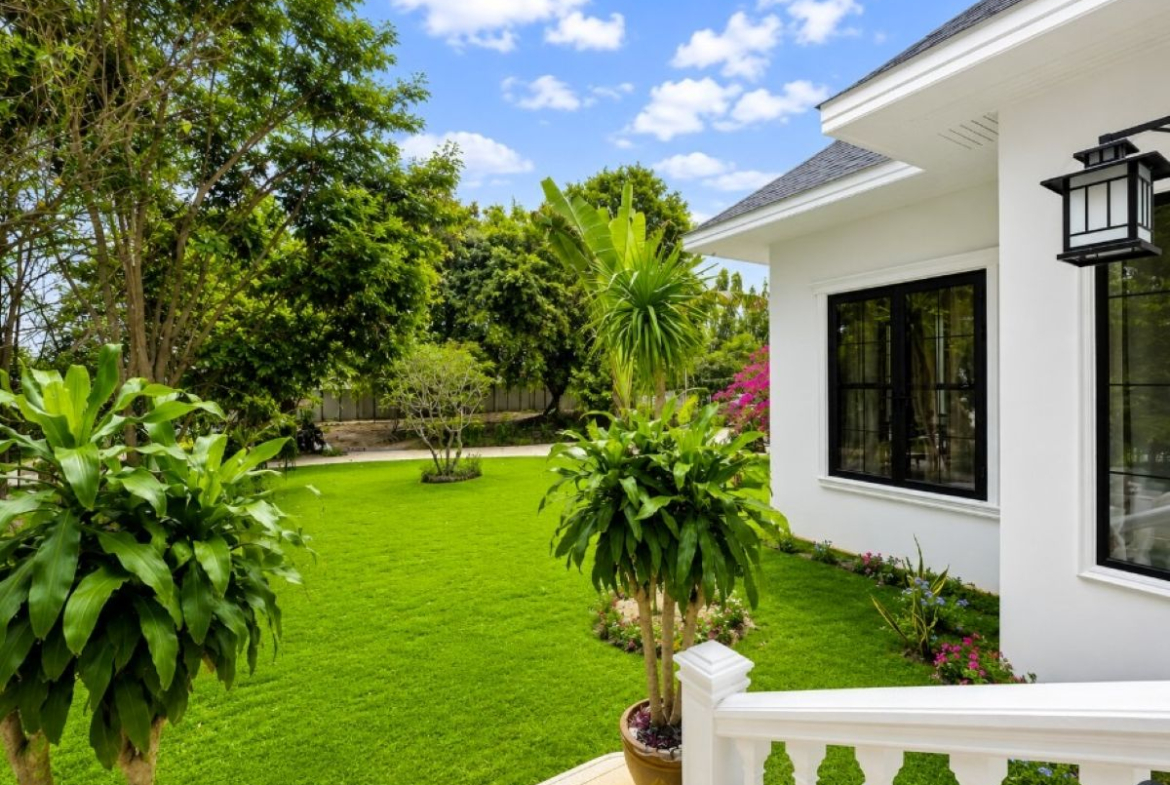 HR0893 – 4Bedroom Pool Villa Style Resort for Rent in Huay Yai