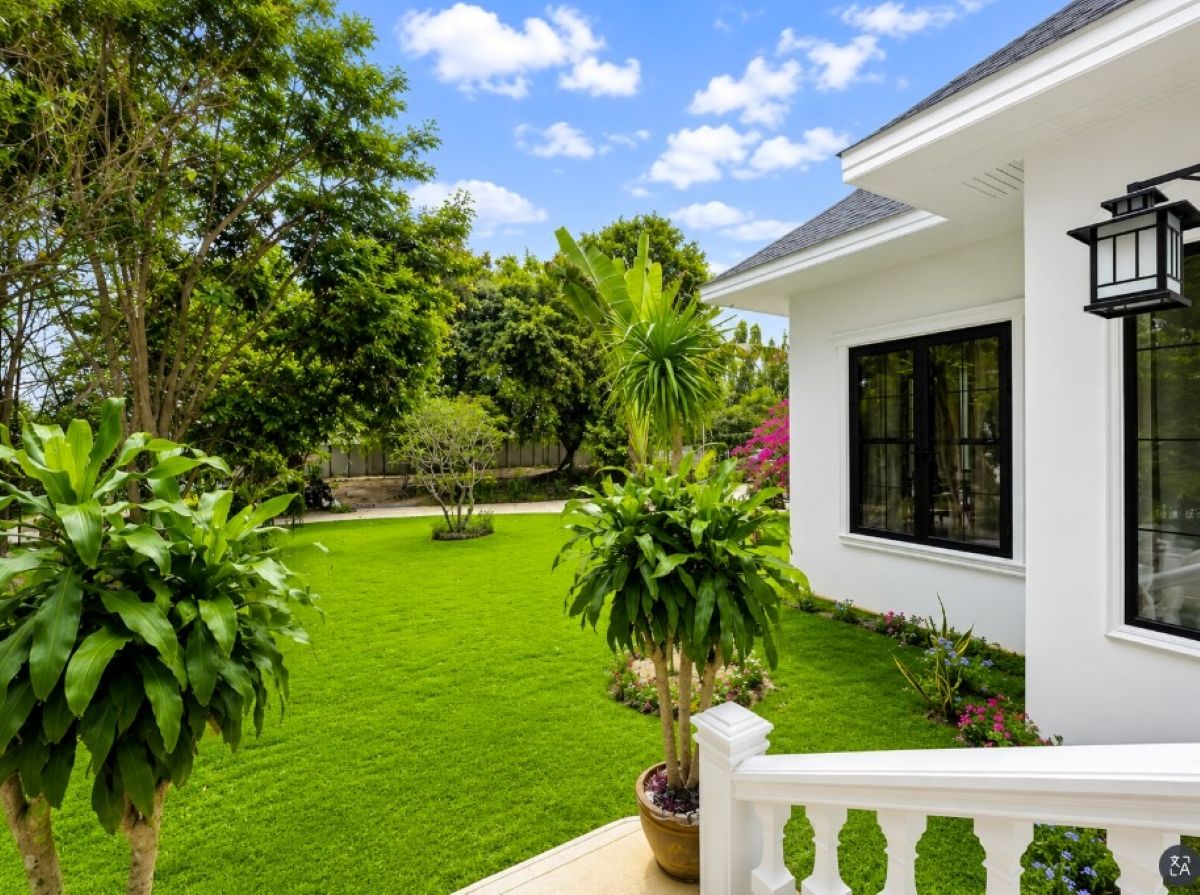 HR0893 – 4Bedroom Pool Villa Style Resort for Rent in Huay Yai