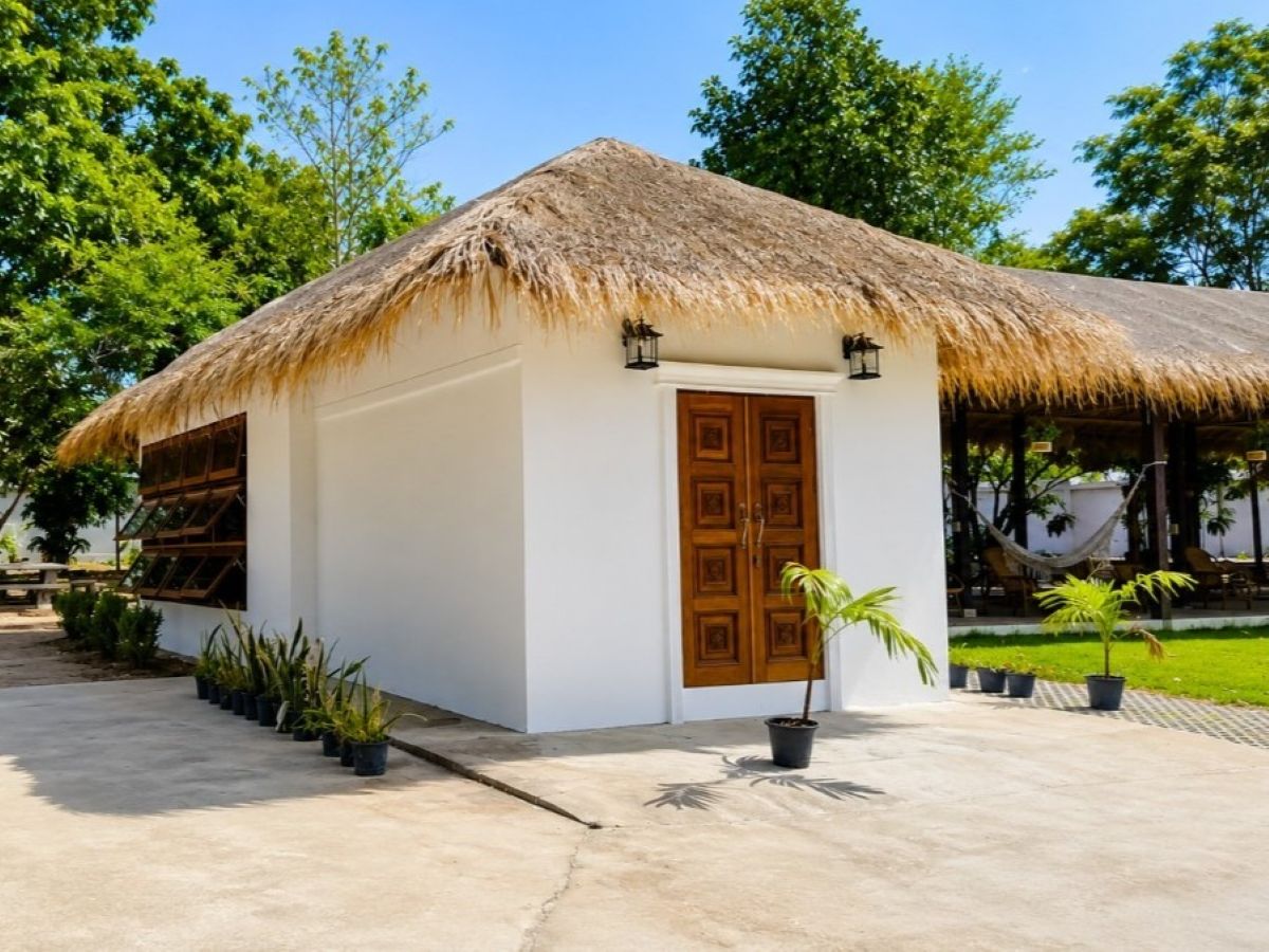 HR0893 – 4Bedroom Pool Villa Style Resort for Rent in Huay Yai