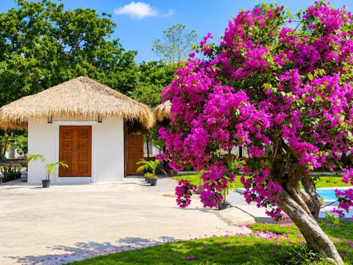HR0893 – 4Bedroom Pool Villa Style Resort for Rent in Huay Yai
