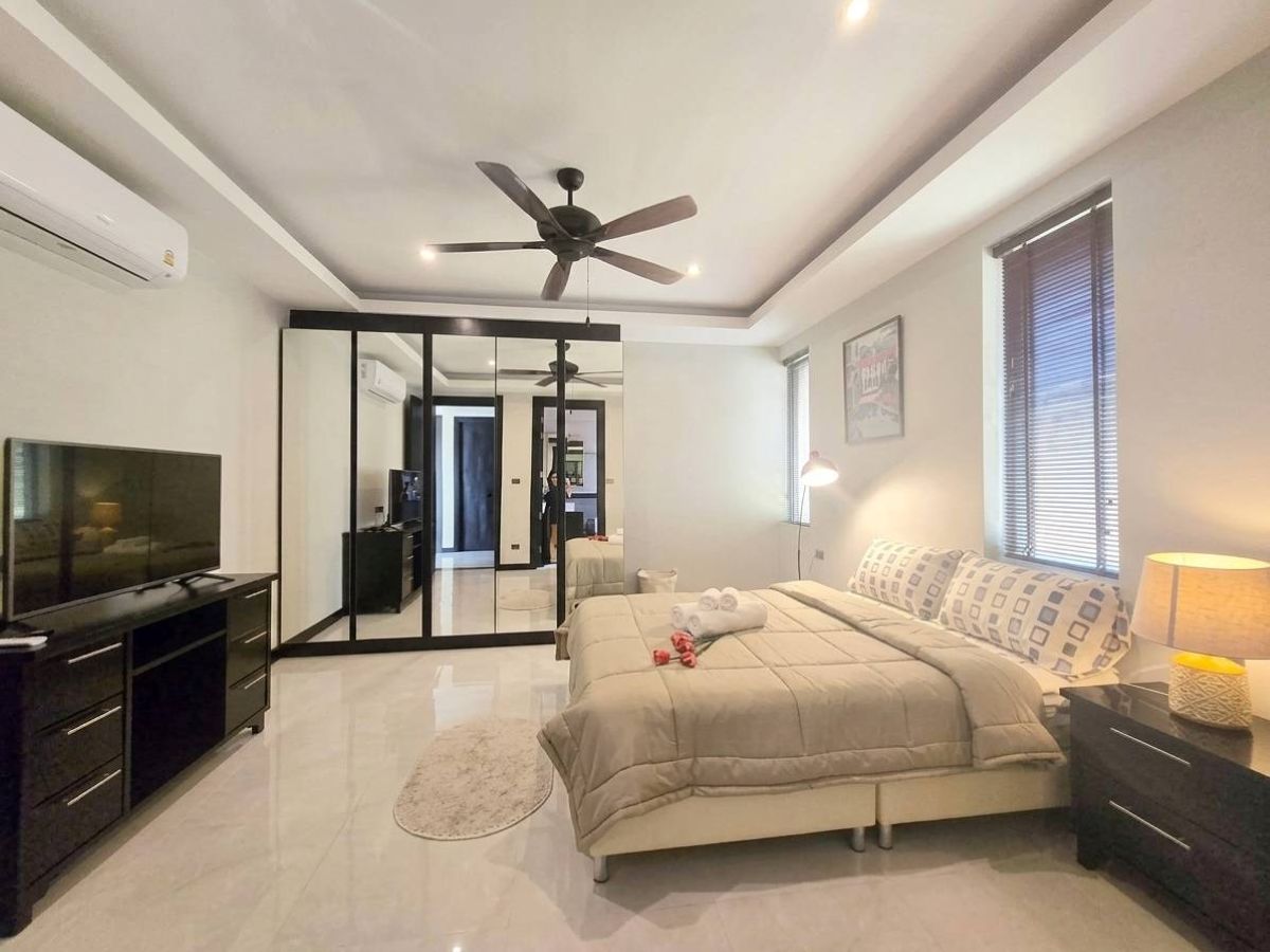 9 HS1507 – 4Bedroom Pool Villa House in Whispering Palms Villa in Mabprachan