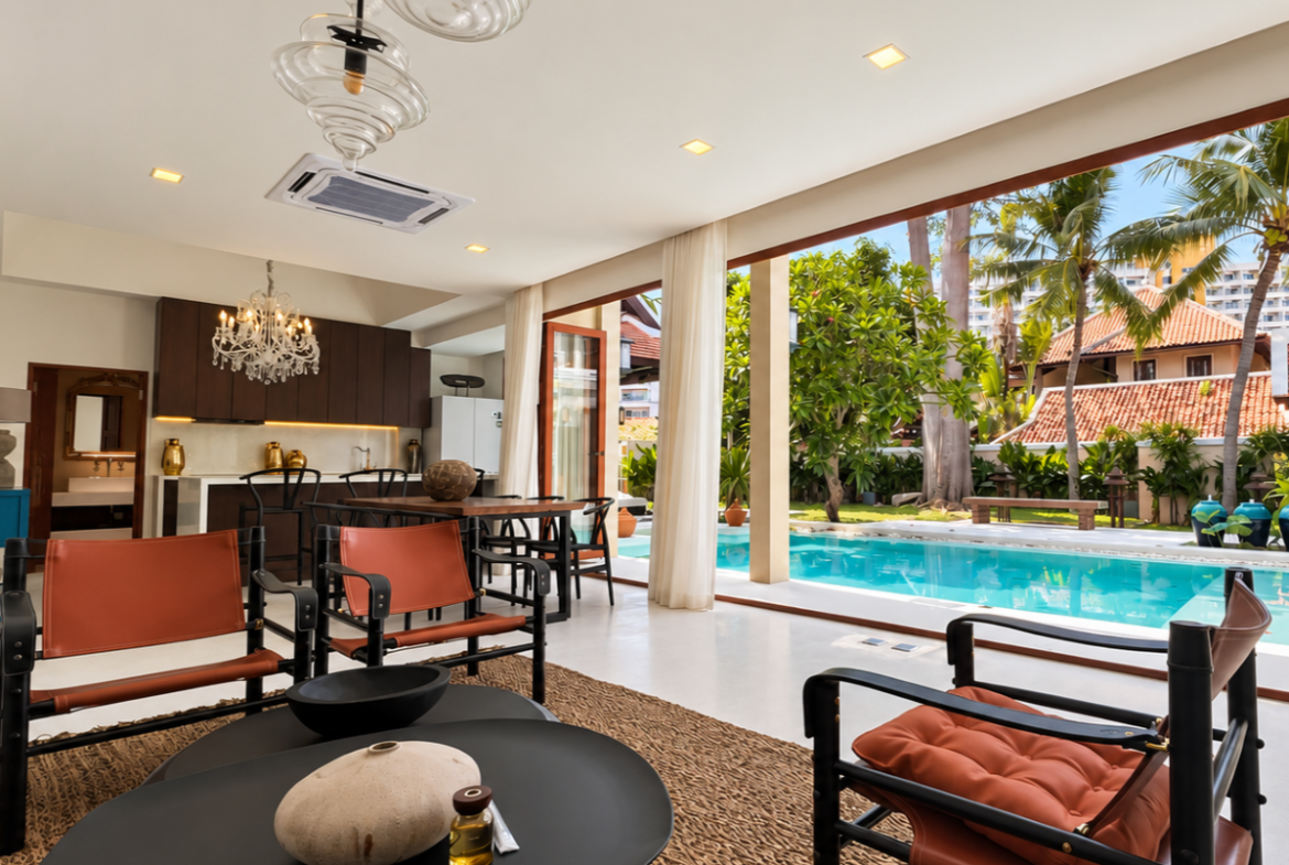 HS1521 – 5Bedrooms Bali Style Pool Villa House for Sale in Thabali Village in Thappraya Rd.
