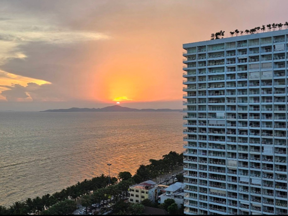 CS3027 – 2Bedroom condominium for sale in Jomtien Plaza Condotel in Jomtien