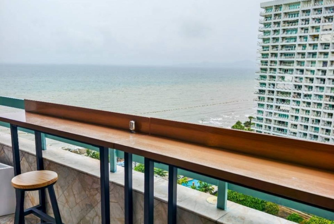 CS3027 – 2Bedroom condominium for sale in Jomtien Plaza Condotel in Jomtien