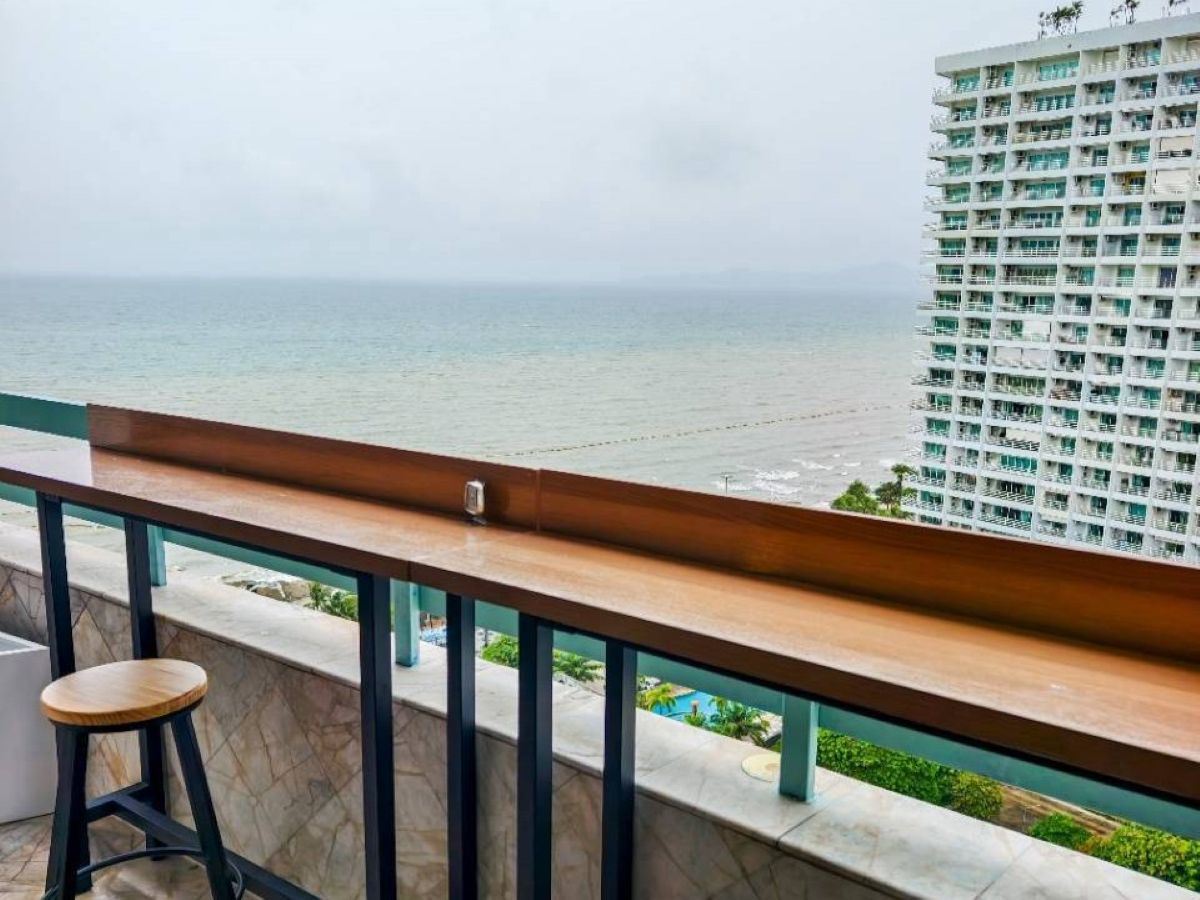 CS3027 – 2Bedroom condominium for sale in Jomtien Plaza Condotel in Jomtien