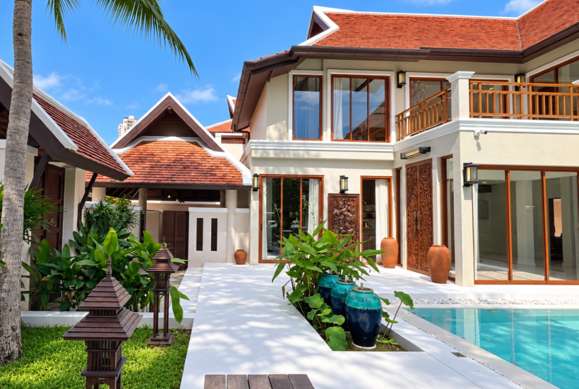 HS1521 – 5Bedrooms Bali Style Pool Villa House for Sale in Thabali Village in Thappraya Rd.