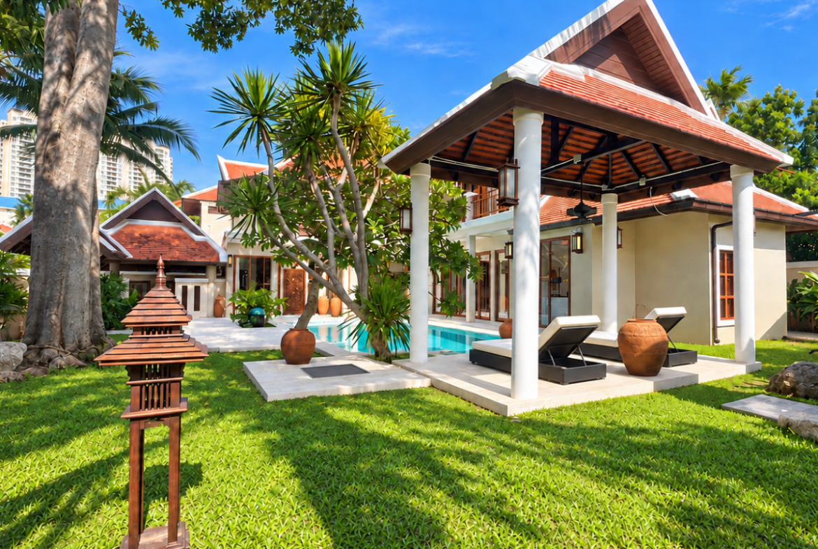 HS1521 – 5Bedrooms Bali Style Pool Villa House for Sale in Thabali Village in Thappraya Rd.